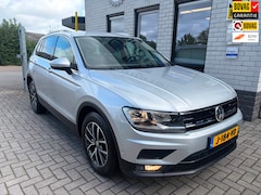 Volkswagen Tiguan - 1.5 TSI ACT Comfortline Business / Navigatie / Climate Control / Add. Cruise / Stoelverwar