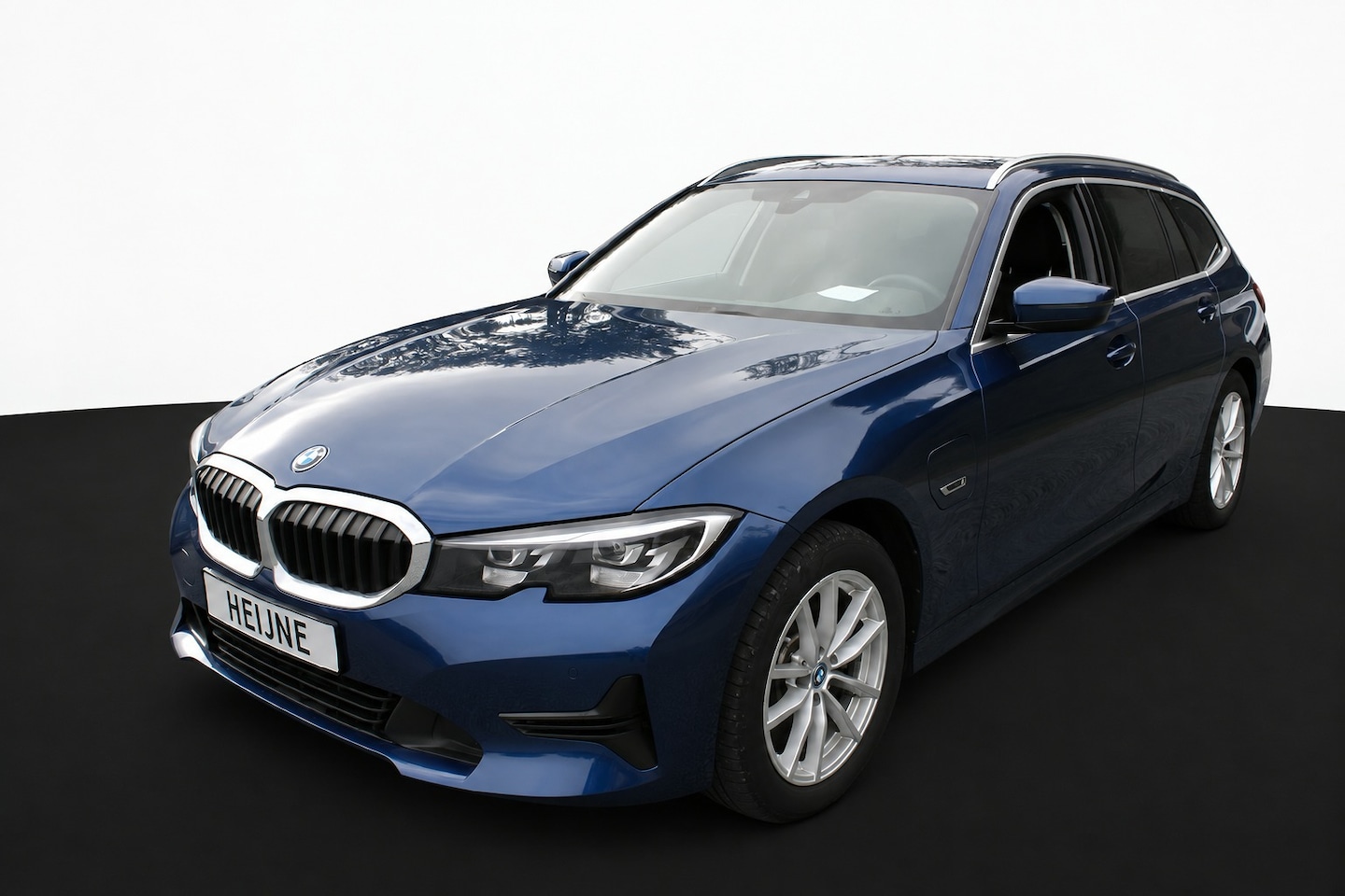 BMW 3-serie Touring - 320e HYBRID AUT BUSINESS SPORT LEDER/CAMERA/CARPLAY - AutoWereld.nl