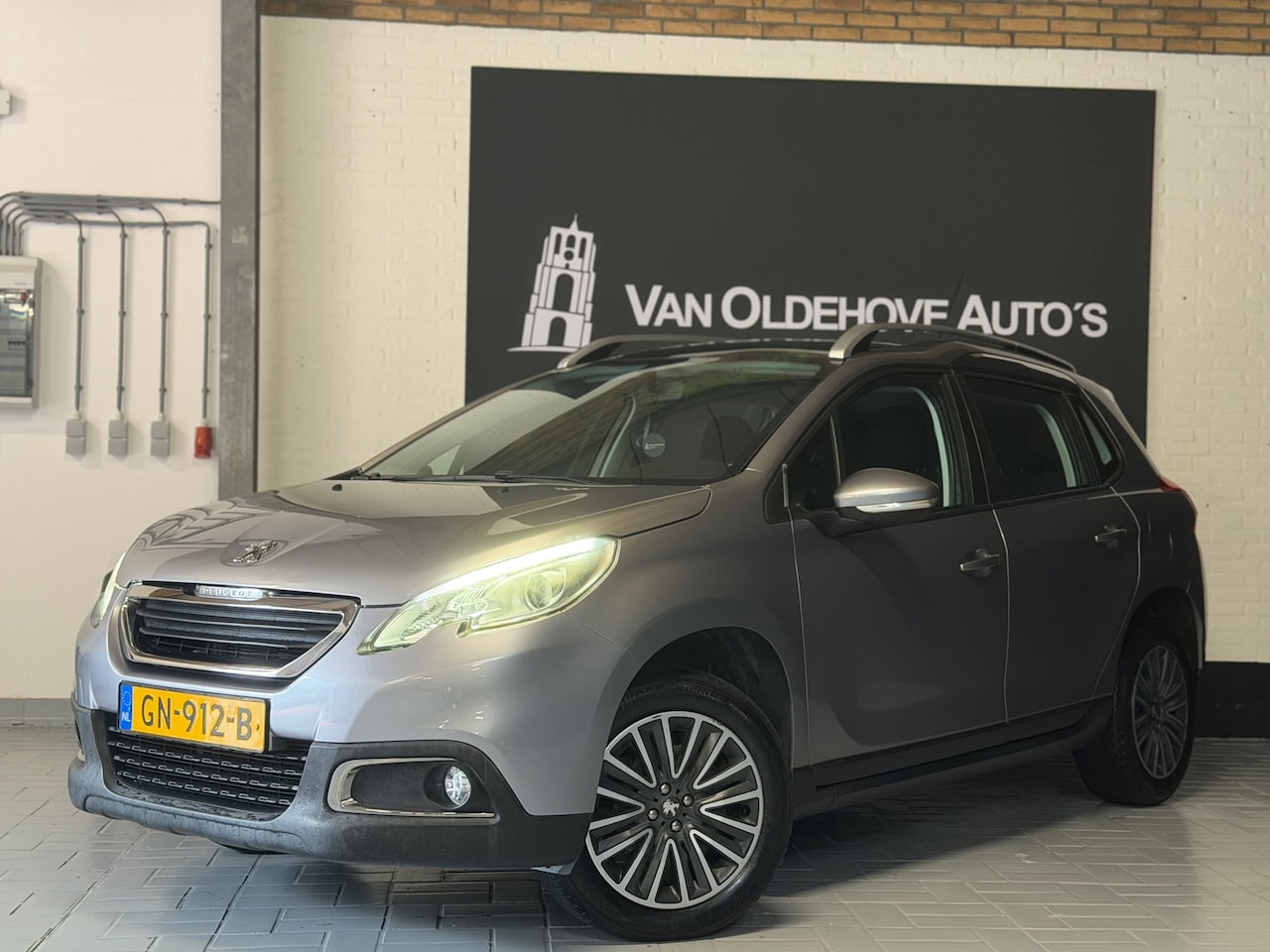 Peugeot 2008 - 1.2 PureTech Active Pano | Navi | Cruise | Clima - AutoWereld.nl