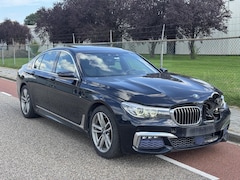 BMW 7-serie - 730d High Executive M-Sport Lichte Schade