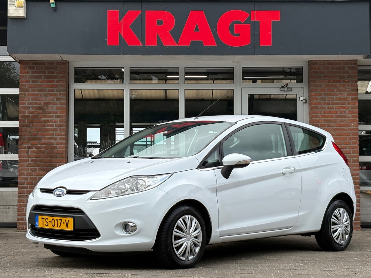 Ford Fiesta - Titanium 1.25 82 pk - climate - parkpilot - zuinig! - AutoWereld.nl
