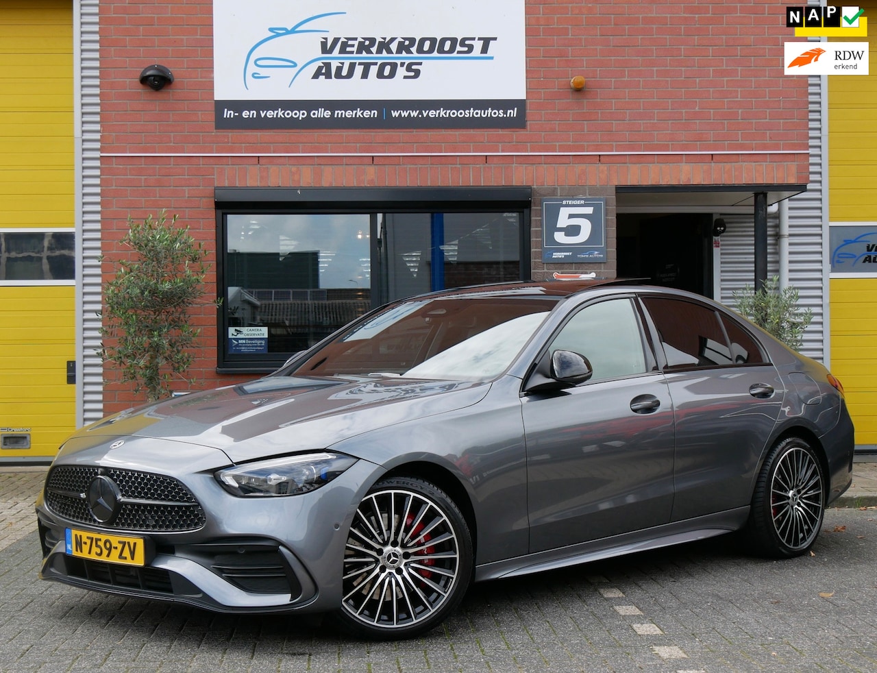 Mercedes-Benz C-klasse - 300 e AMG pano. 360 camera. hud. memory - AutoWereld.nl