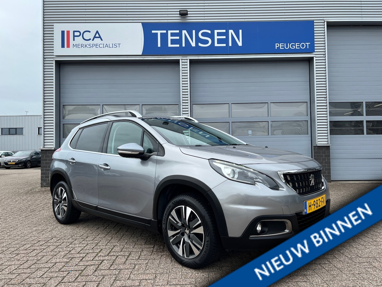 Peugeot 2008 - 1.2 110PK Allure | Navigatie| Climate control | - AutoWereld.nl