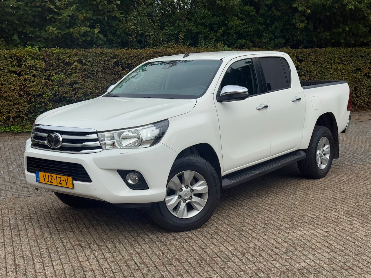 Toyota HiLux - Toyota HiLux - 2.4 D-4D Cool Comfort Double Cab Automaat| BTW | Camera | Trekhaak - AutoWereld.nl