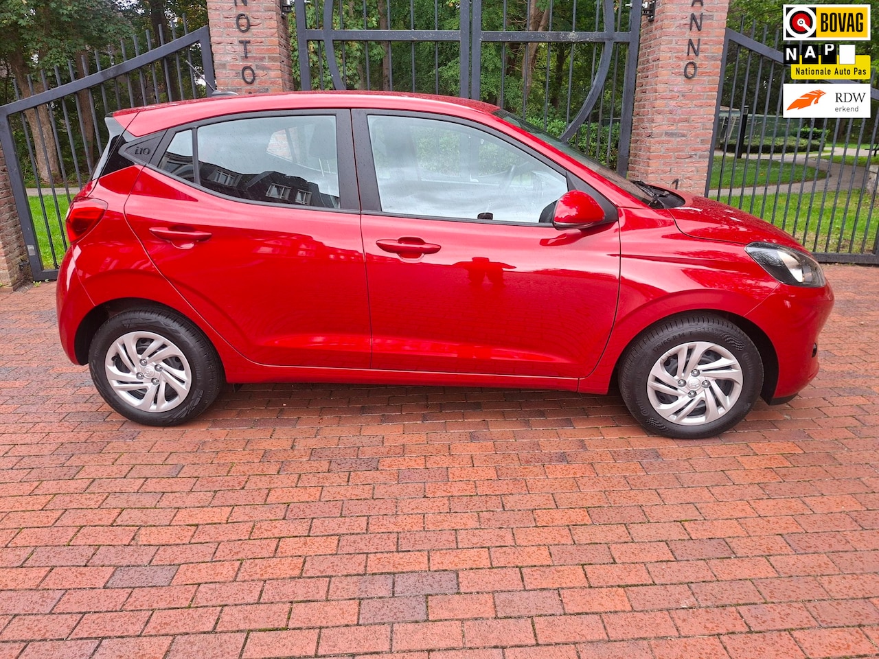 Hyundai i10 - 1.0 Automaat Airco Camera Cruise Navigatie Lane Asist - AutoWereld.nl