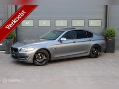 BMW 5-serie - 520i High Executive|PANO|LEDER|MEMORY|BI-XENON|NAP