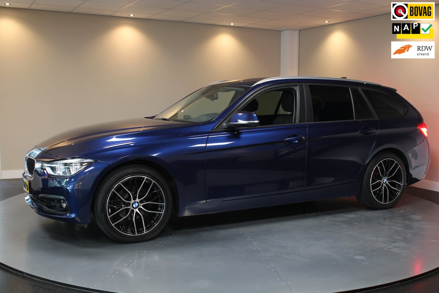 BMW 3-serie Touring - 318i Executive *Automaat* 2de Eigenaar|Dealer OH|Trekhaak|Cruise|Navi|PDC|18''Velgen|NAP - AutoWereld.nl