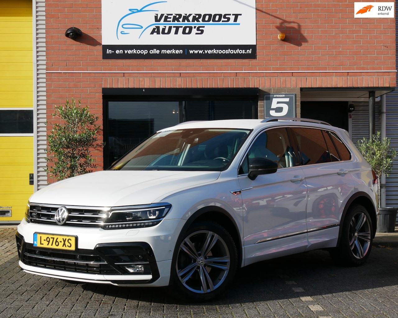 Volkswagen Tiguan - 1.5 TSI Highline. r-line. stoelverwarming. standkachel. clima - AutoWereld.nl