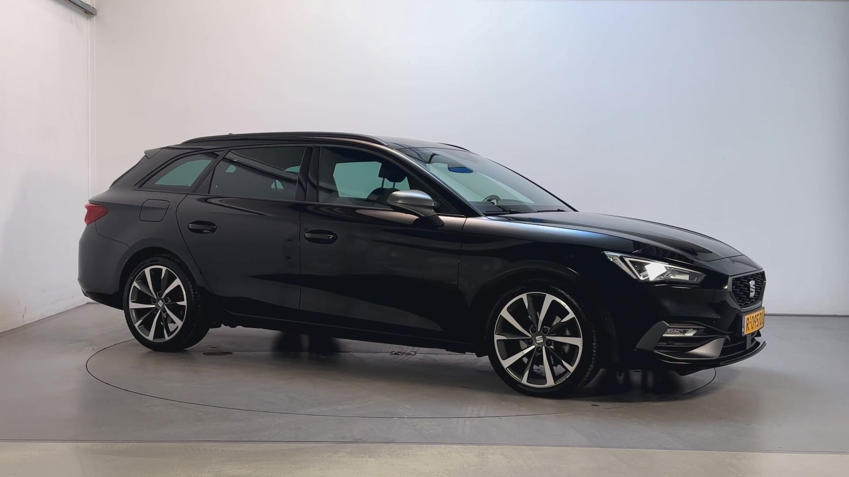 SEAT Leon Sportstourer - 1.5 eTSI 150pk DSG FR Business Intense LED Camera Stoelverwarming DAB+ - AutoWereld.nl