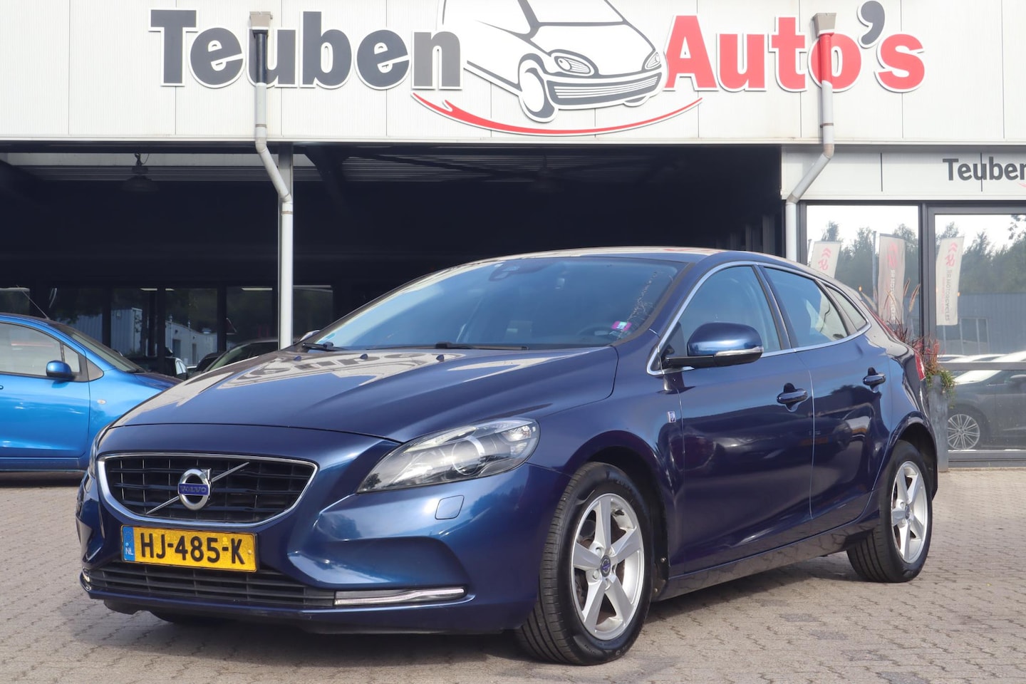 Volvo V40 - 2.0 D2 Ocean Race Business | Leder | Glazen dak | Camera | Stoelverwarming | Trekhaak - AutoWereld.nl