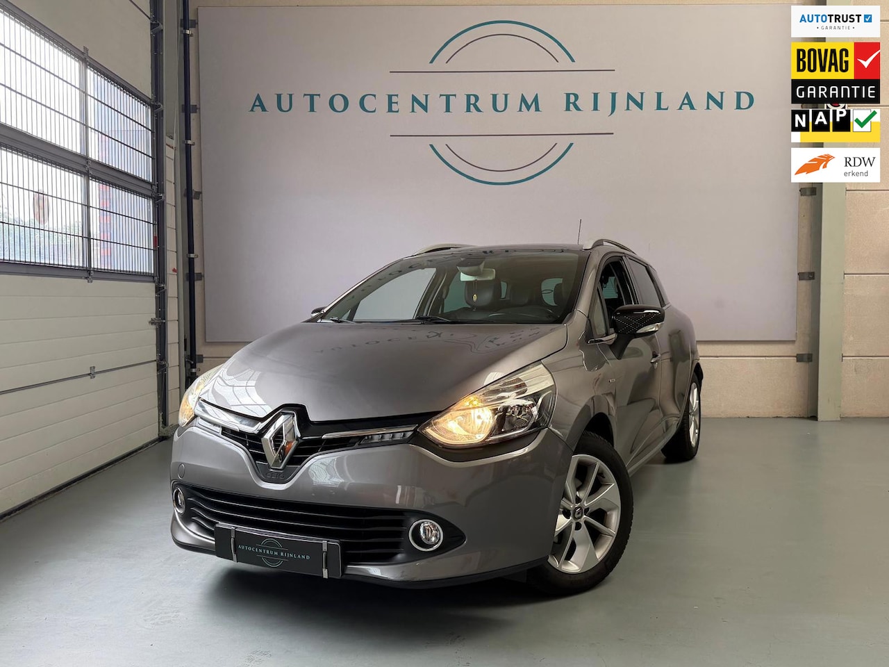 Renault Clio Estate - 0.9 TCe Iconic Camera, Leer, Navi, Stoelverwarming, Trekhaak - AutoWereld.nl