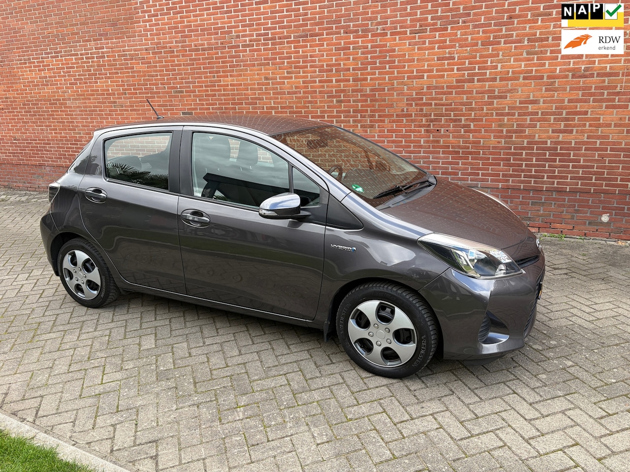 Toyota Yaris - 1.5 Full Hybrid Aspiration Navi Clima Cruise Camera - AutoWereld.nl