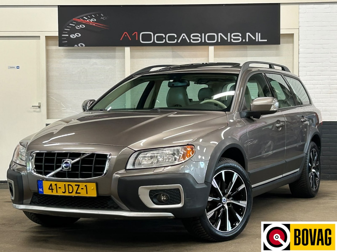 Volvo XC70 - 3.2 Summum + LEDER + STOELVERWARMING - AutoWereld.nl