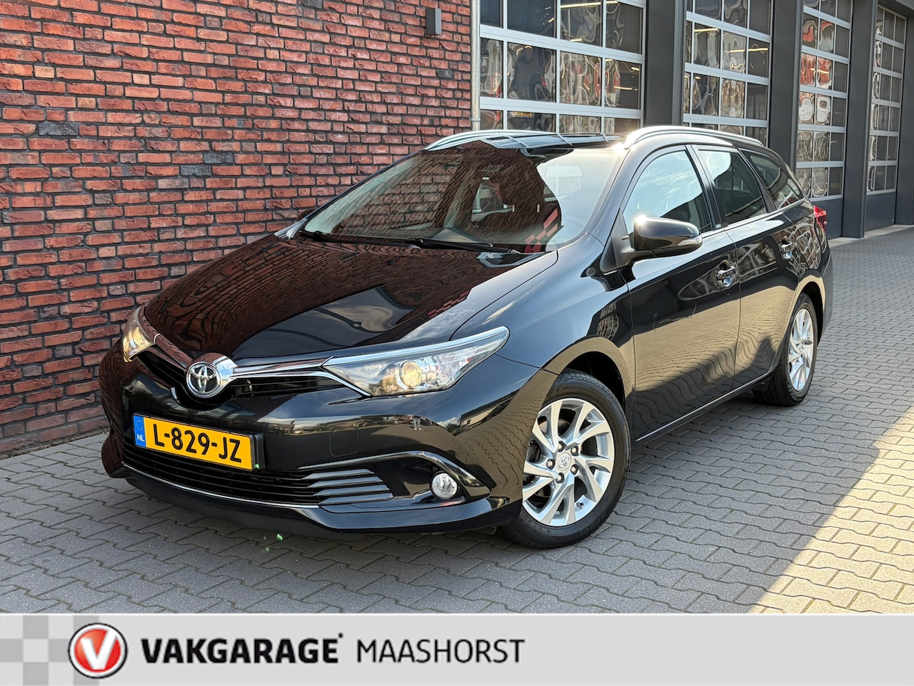 Toyota Auris Touring Sports - 1.2T Aspiration AchteruitrijCam./Trekhaak/LaneAss./Clima/Airco/Cruise/Bluetooth/Navi/LM16" - AutoWereld.nl