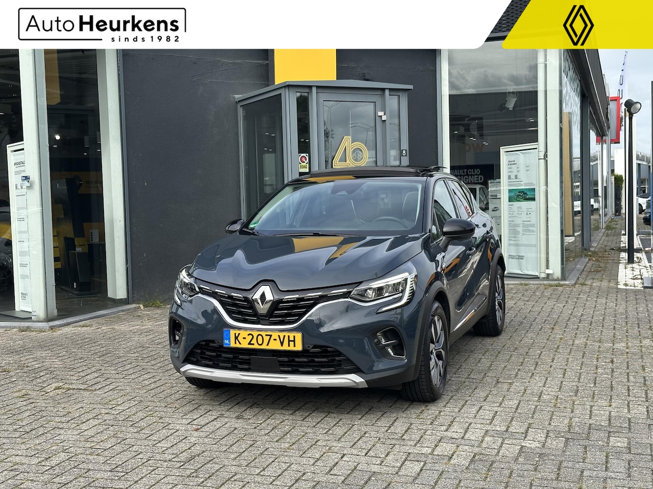 Renault Captur - TCe 90 Intens l Origineel NL l Glazen schuifdak l NAP - AutoWereld.nl