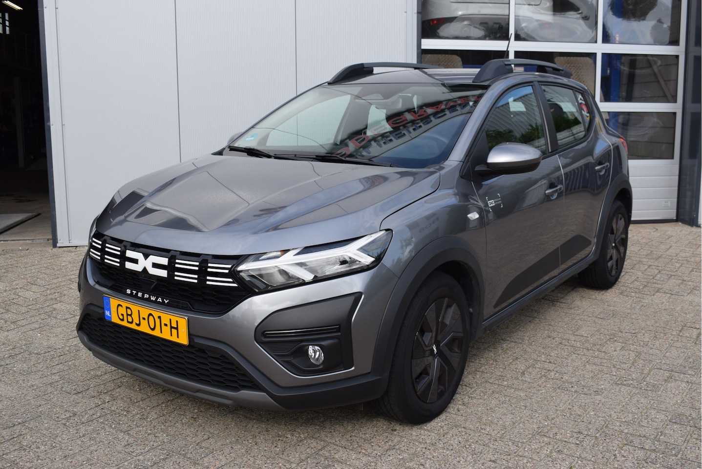 Dacia Sandero Stepway - 1.0 TCe 110 Expression | NL-Auto | Navi | Appple Carplay/Android Auto - AutoWereld.nl