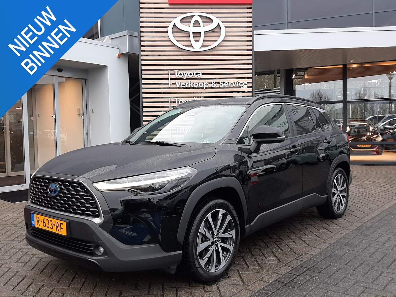 Toyota Corolla Cross - 2.0 High Power Hybrid First Edition BLIND-SPOT ELEK-ACHTERKLEP KEYLESS LM-VELGEN PARK-SENS - AutoWereld.nl