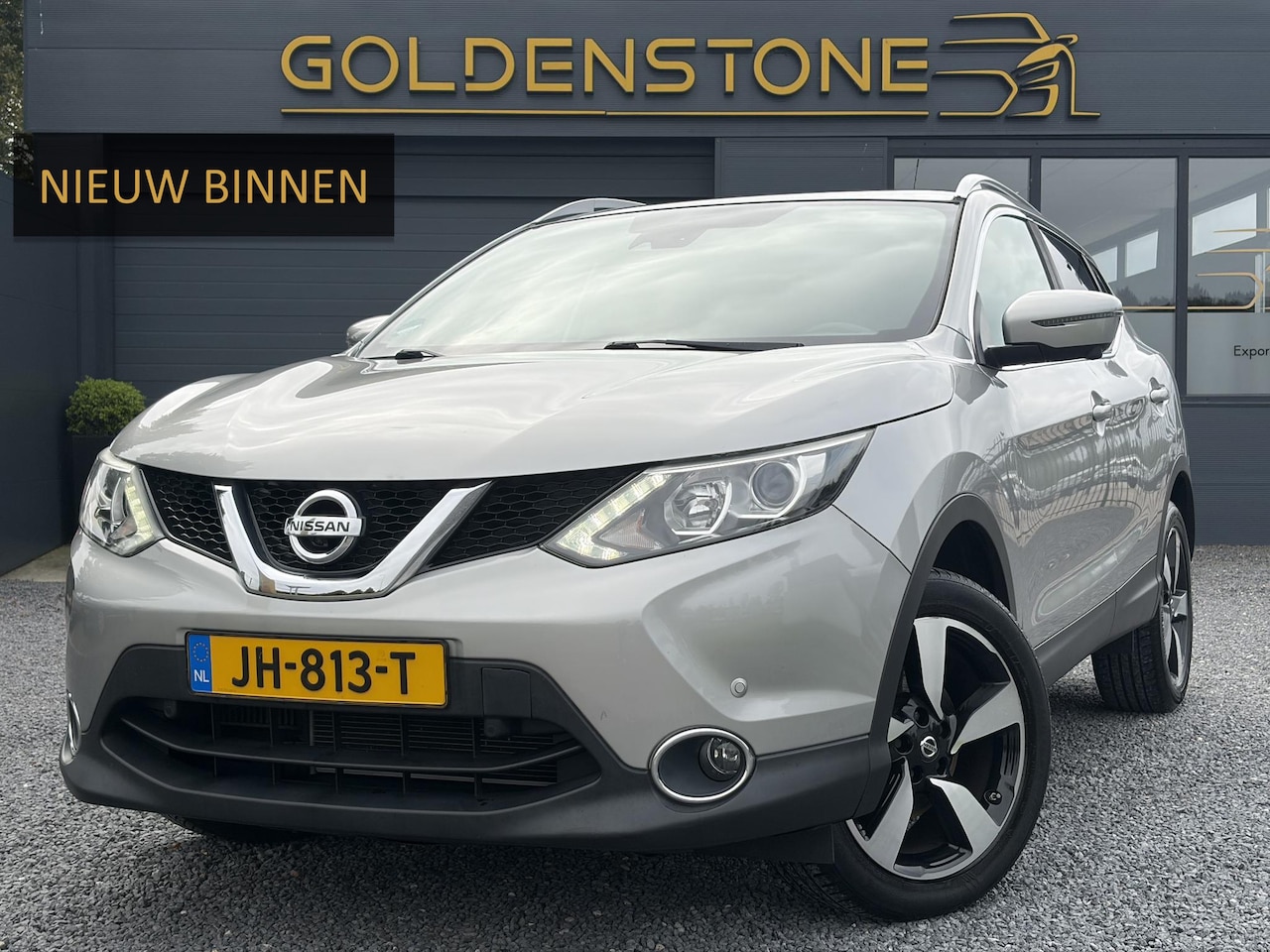 Nissan Qashqai - 1.2 N-Connecta ✓Net beurt gehad✓360° Camera✓Navi✓Trekhaak✓Pano✓Pdc V+A✓Keyless✓18'Lm velge - AutoWereld.nl