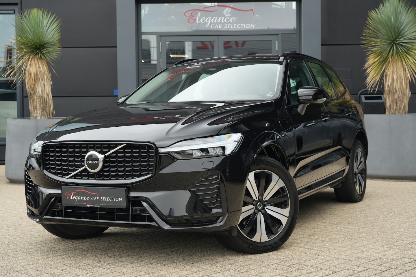 Volvo XC60 - 2.0 T6 Plug-in hybrid AWD Plus Dark Volvo XC60 2.0 T6 Plug-in Hybrid AWD Ultra Dark met 2. - AutoWereld.nl