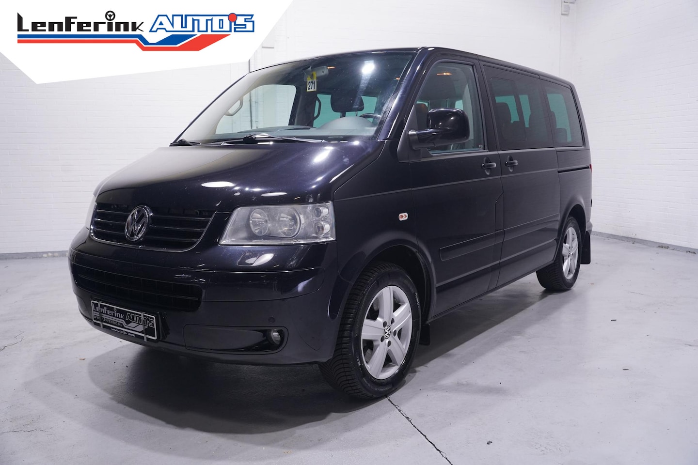 Volkswagen Transporter Multivan - 3.2 V6 235 pk Highline 4-Motion 7-zits Leder Grijs Elek. Schuifdeuren, Airco ECC, Cruise C - AutoWereld.nl