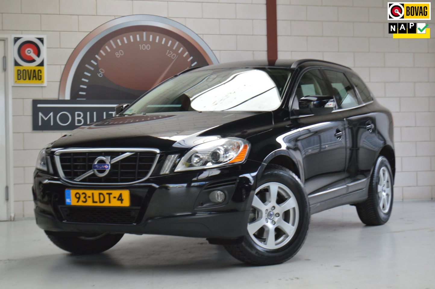Volvo XC60 - 2.4D 1e eig, dealeronderh! Trekhaak, All-season, NAVI, GARANTIE - AutoWereld.nl