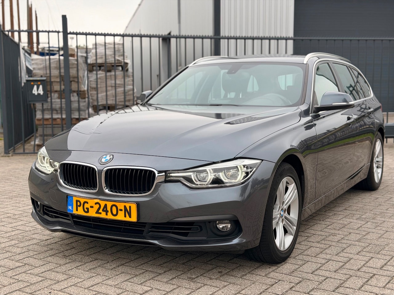 BMW 3-serie Touring - 318i Executive Automaat Clima Navi Leer - AutoWereld.nl