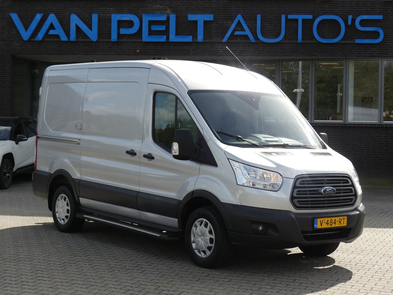 Ford Transit - 350 2.0 TDCI L2H2 Trend / Carplay / Cruise / Navigatie - AutoWereld.nl