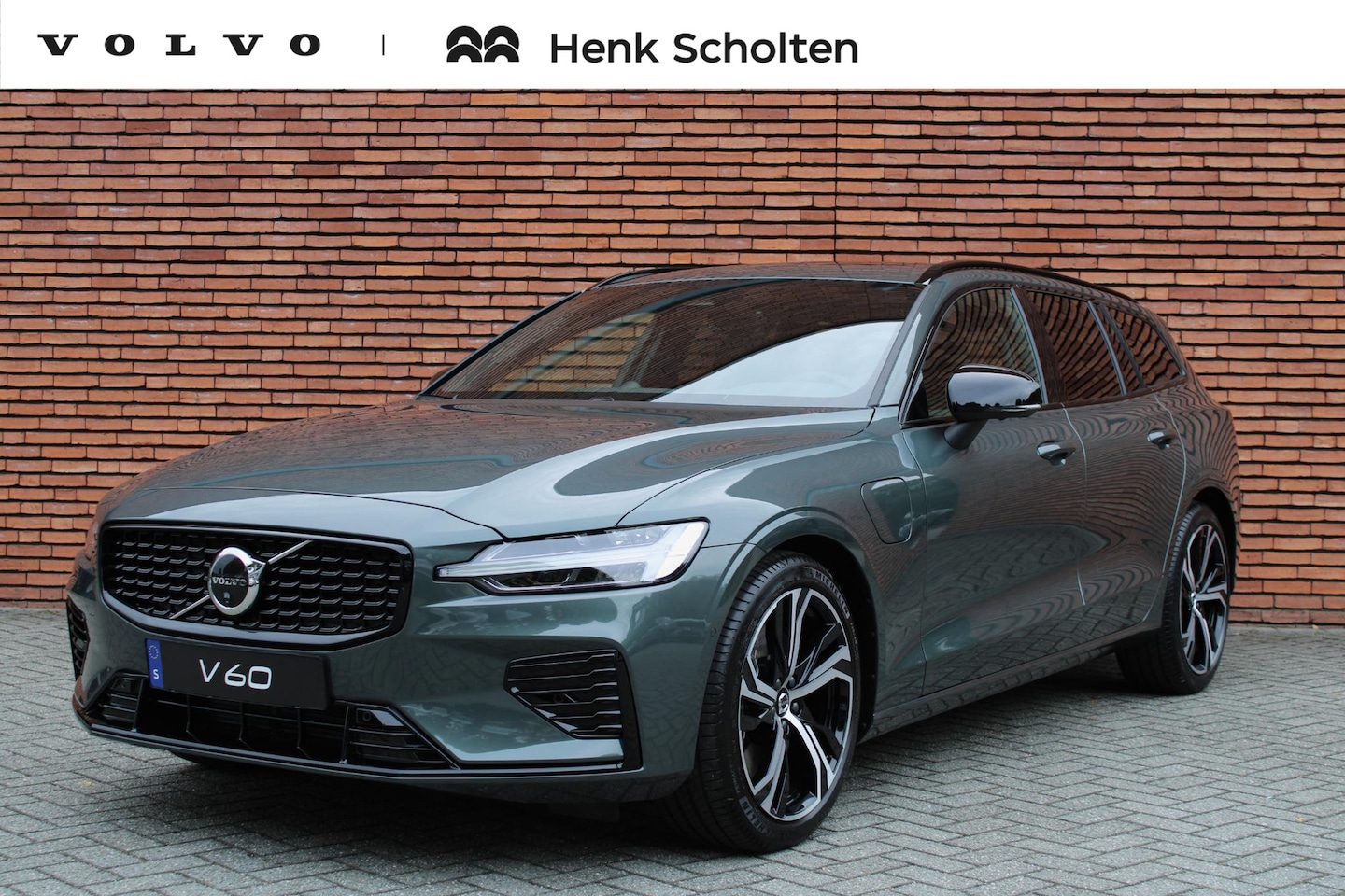 Volvo V60 - T8 Plug-in hybrid AWD Ultra Dark | Panoramisch schuif-/ kanteldak | Head up display | Bowe - AutoWereld.nl