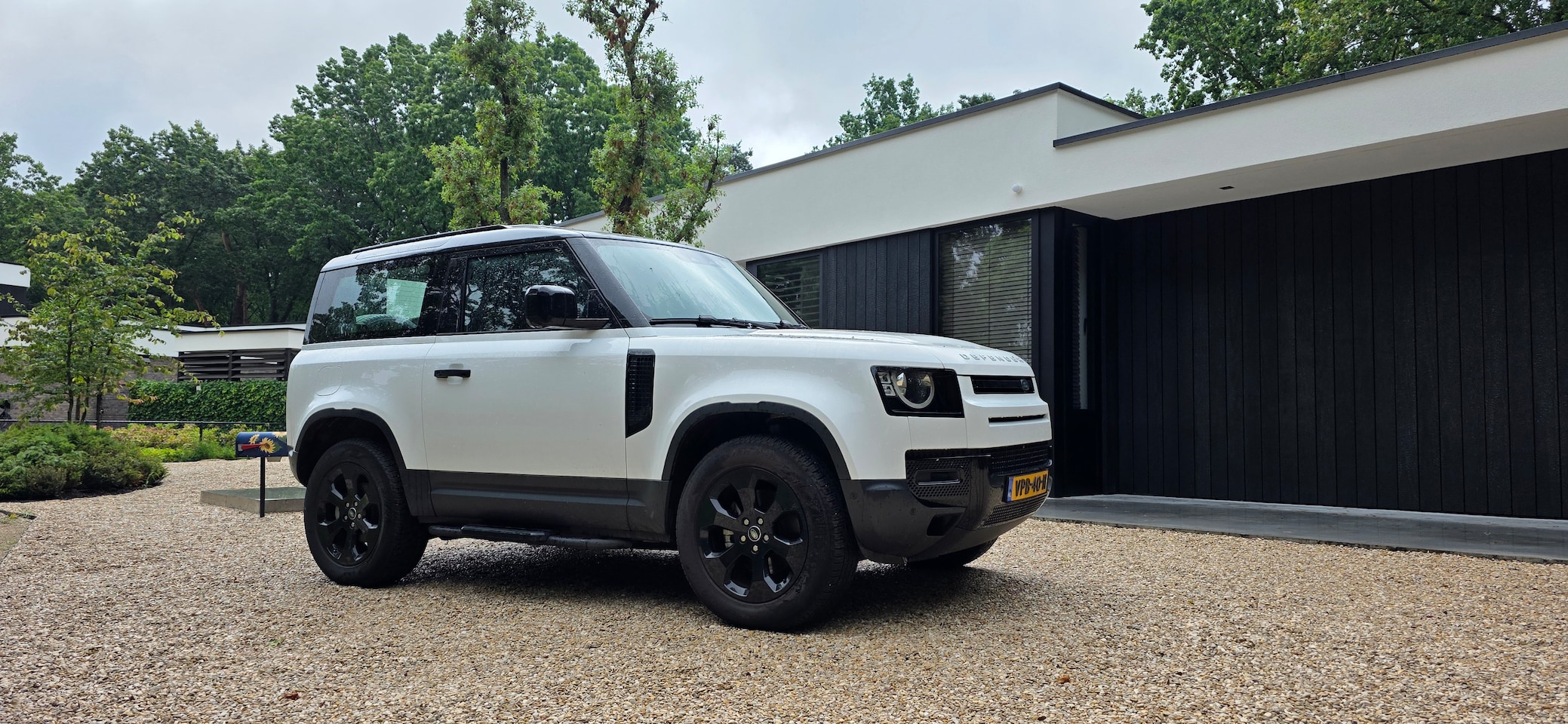 Land Rover Defender - 3.0 D200 90 MHEV grijs kenteken - incl. achterbank om weer om  te bouwen naar geel - AutoWereld.nl