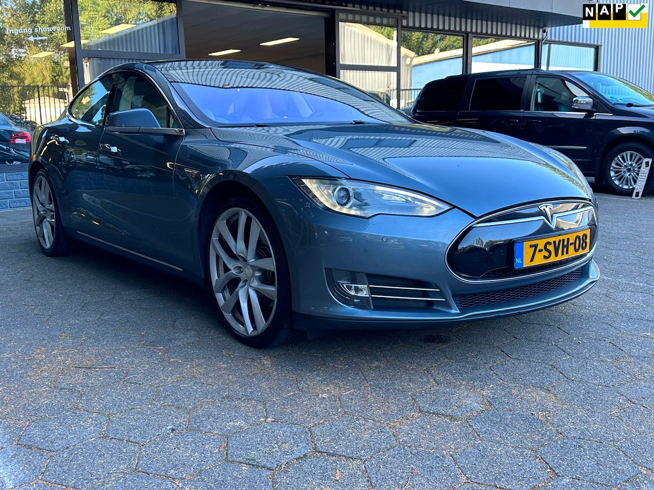 Tesla Model S - 60 Base/ Leder/ Navigatie/142509km NAP/ - AutoWereld.nl