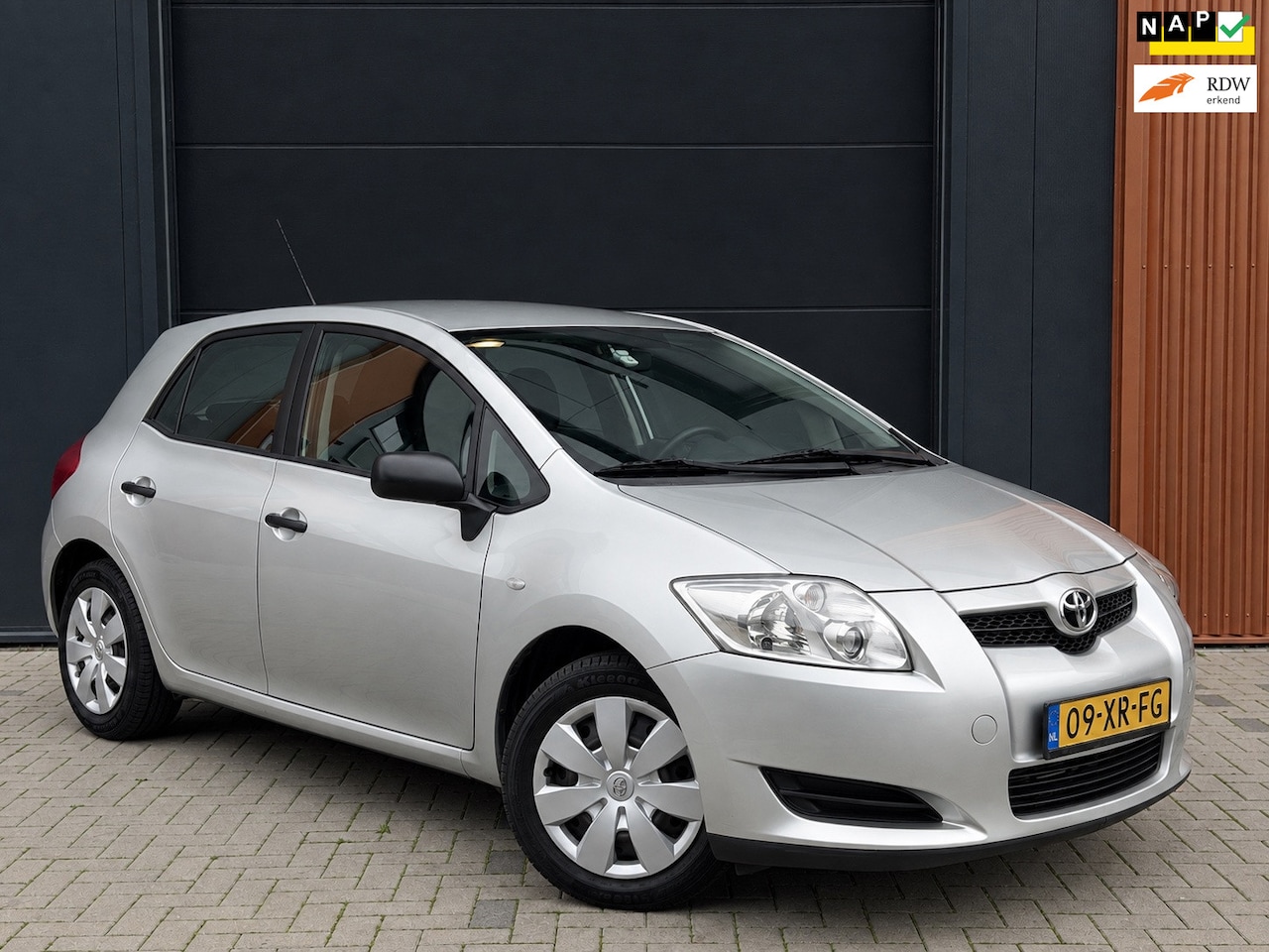 Toyota Auris - 1.6-16V Terra|1e Eigenaar!|100% Onderhouden|Trekhaak|Airco|Elektrische Ramen - AutoWereld.nl