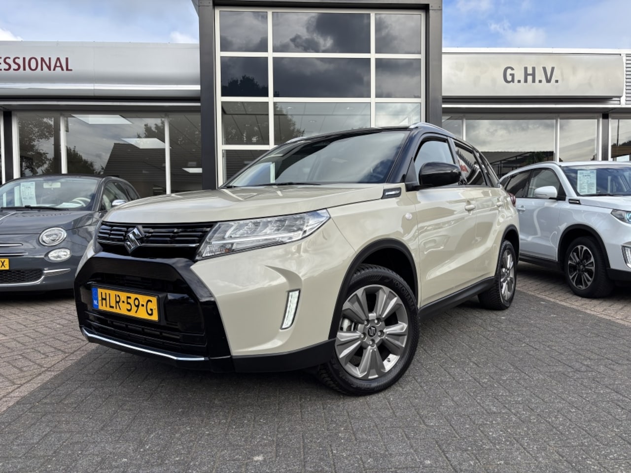 Suzuki Vitara - 1.4 Boosterjet 129pk Smart Hybrid Select | Trekhaak | All season | - AutoWereld.nl