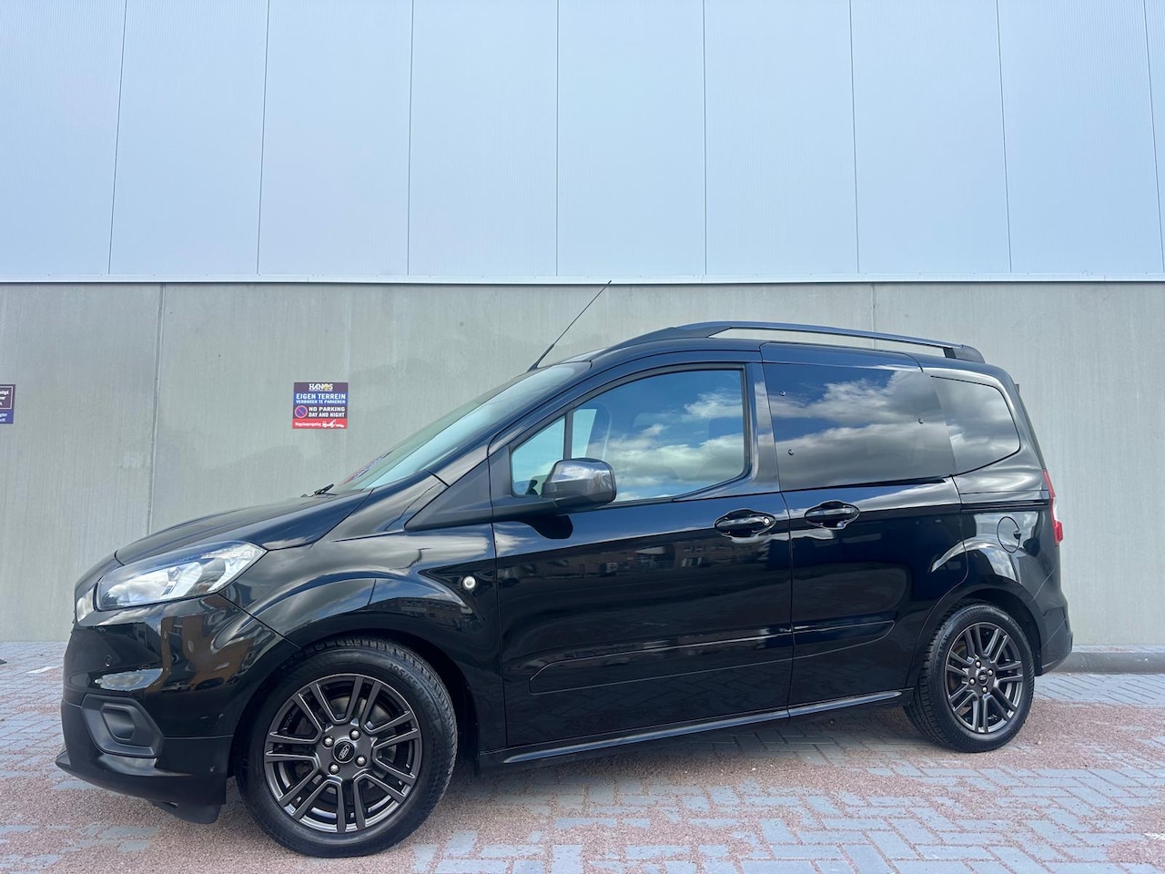 Ford Tourneo Courier - 1.0 Titanium Distributieriem Vervangen,Climate C, Camera!!!! - AutoWereld.nl