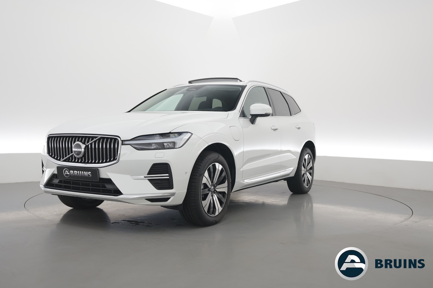 Volvo XC60 - T6 Plug-in hybrid AWD Plus Bright Adap. Cruise | 360 camera | H&K Audio | Blis | Stoel + s - AutoWereld.nl