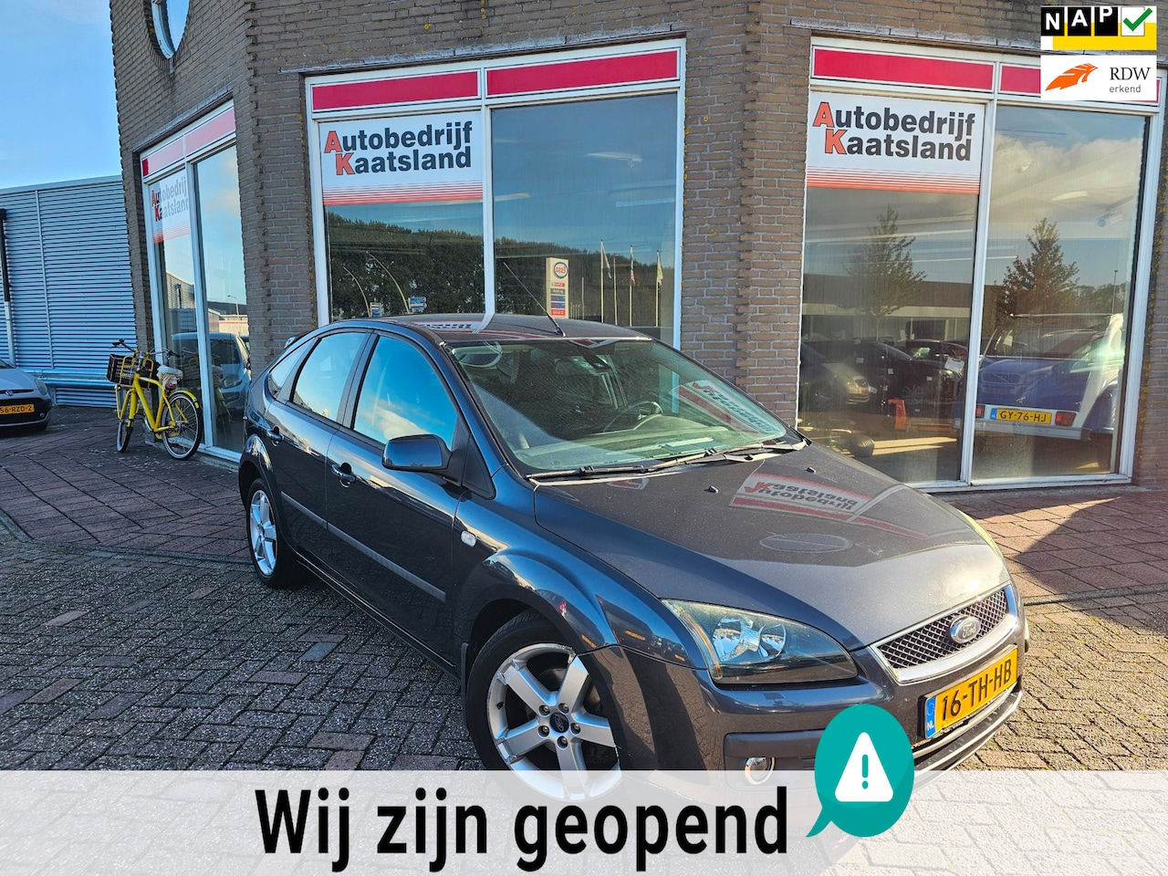 Ford Focus - 1.6-16V Futura - Airco - Trekhaak - - AutoWereld.nl