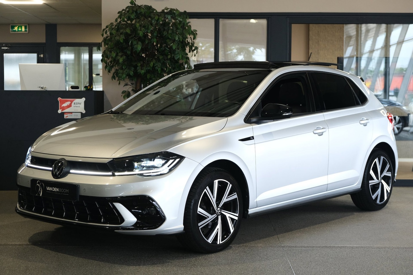 Volkswagen Polo - 1.0 TSI 2x R-Line 95PK DSG Facelift Pano IQ Matrix Led Virtual PDC - AutoWereld.nl