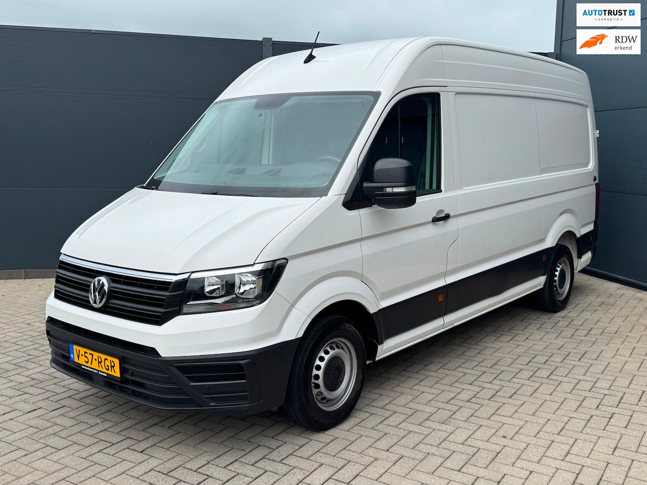 Volkswagen Crafter - 35 2.0 TDI L3H3 / Trekhaak / Pdc / Navi - AutoWereld.nl