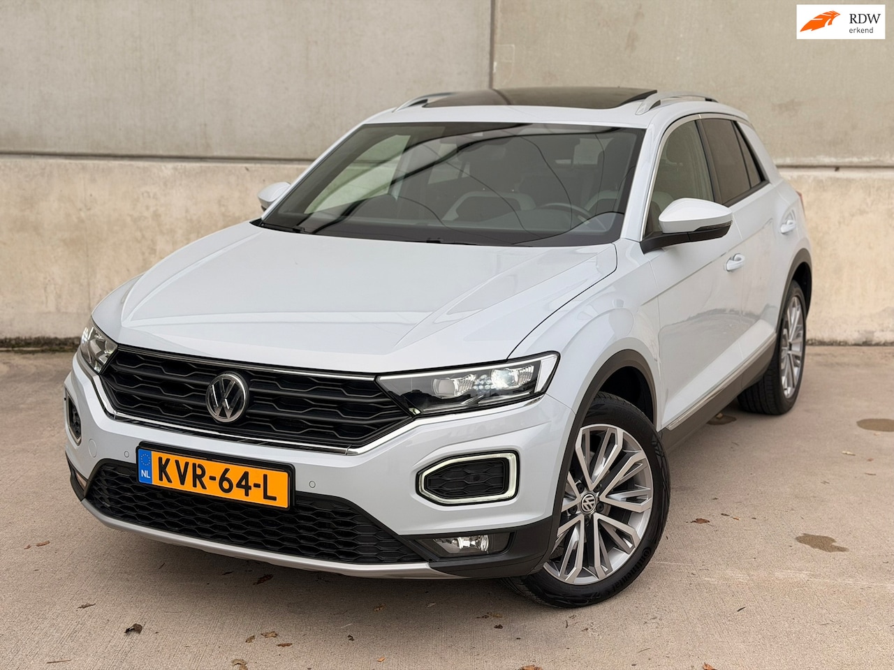 Volkswagen T-Roc - 2.0 TSI 4Motion Sport DSG Pano Trekh Virtual Camera DCC - AutoWereld.nl