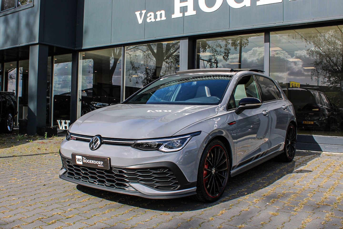Volkswagen Golf - 2.0 TSI GTI CLUBSPORT PANO NAVI H&K AKRAPOVIC - AutoWereld.nl
