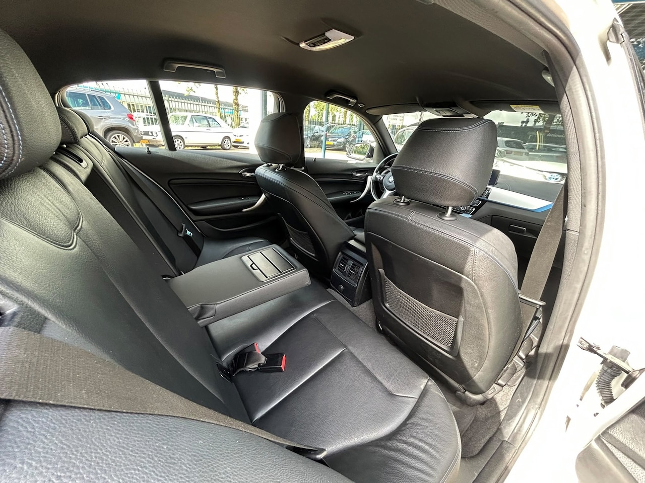 BMW 1-serie - 118i Edition Sport Line Shadow High Executive| M Pakket| Leer | Groot scherm!