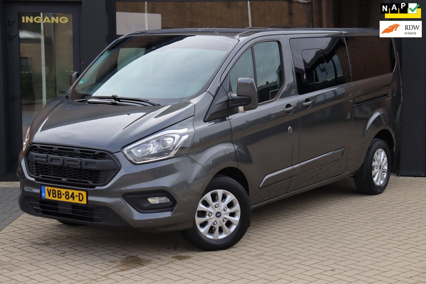 Ford Transit Custom - 320 2.0 TDCI L2H1 Limited DC | NAP | Eerste Eigenaar | 170 PK | Dubbele Schuifdeur | Apple - AutoWereld.nl