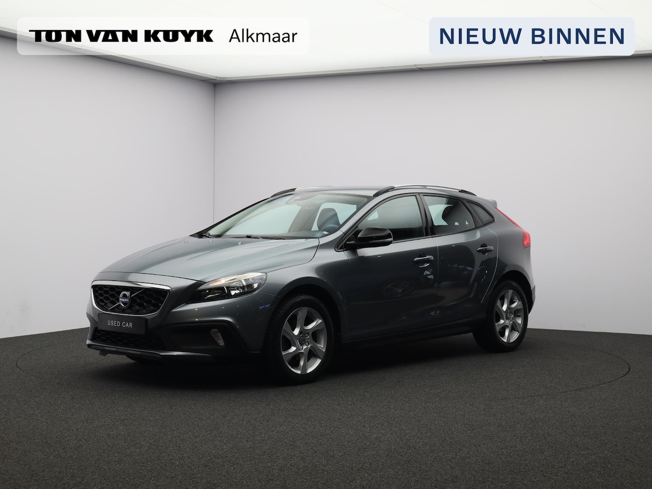 Volvo V40 Cross Country - T4 180PK Momentum / Trekhaak / 17" / Navigatie / Bluetooth / Cruise Control / - AutoWereld.nl