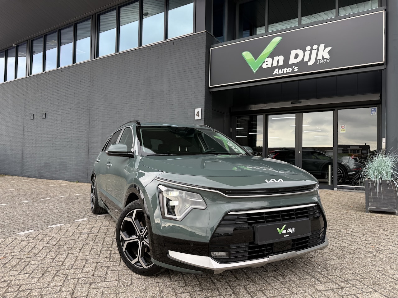 Kia Niro - 1.6 GDi Hybrid DynamicPlusLine Open Dak Navi Camera Pdc Head-Up - AutoWereld.nl