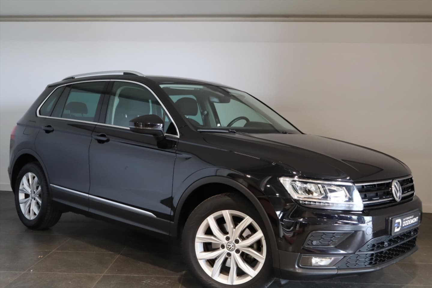 Volkswagen Tiguan - 1.4 TSI Highline 1.4 TSI 125pk Highline , Navigatie , camara ,dakrail - AutoWereld.nl