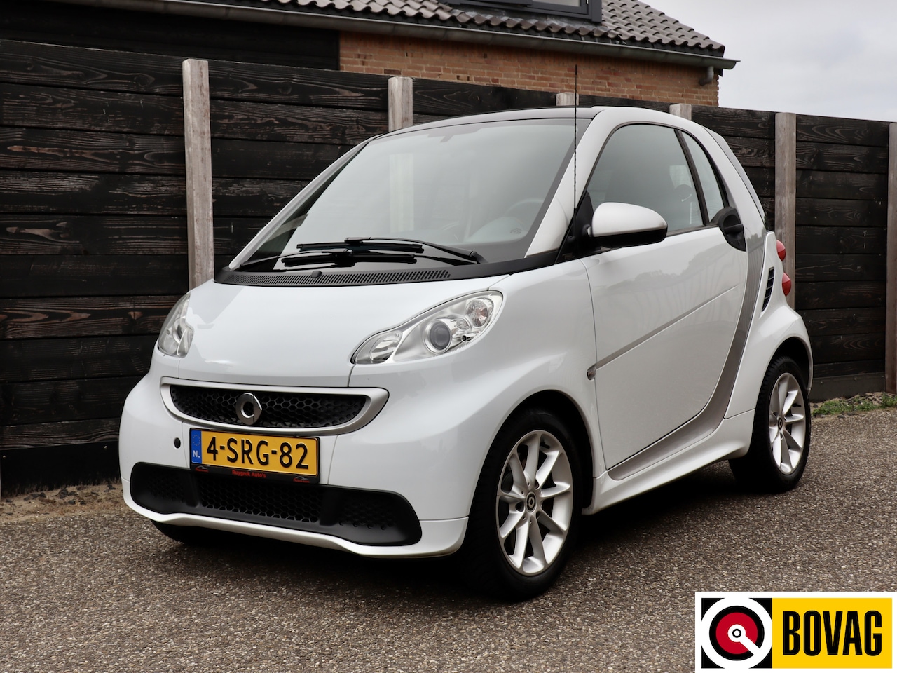 Smart Fortwo coupé - 1.0 mhd Passion automaat | pano | navi - AutoWereld.nl