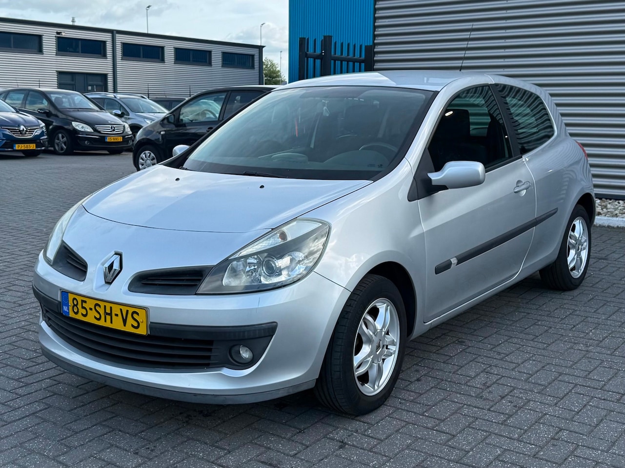 Renault Clio - 1.2-16V Team Spirit | NIEUWE DISTRIBUTIE! - AutoWereld.nl
