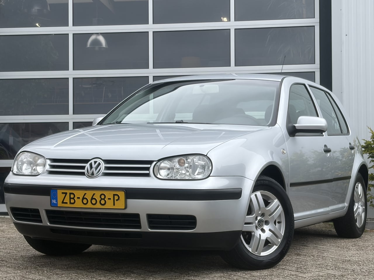 Volkswagen Golf - 1.6 Oxford 100pk | Automaat | Achteruitrijcamera | Apple Carplay/Android auto | Cruise con - AutoWereld.nl