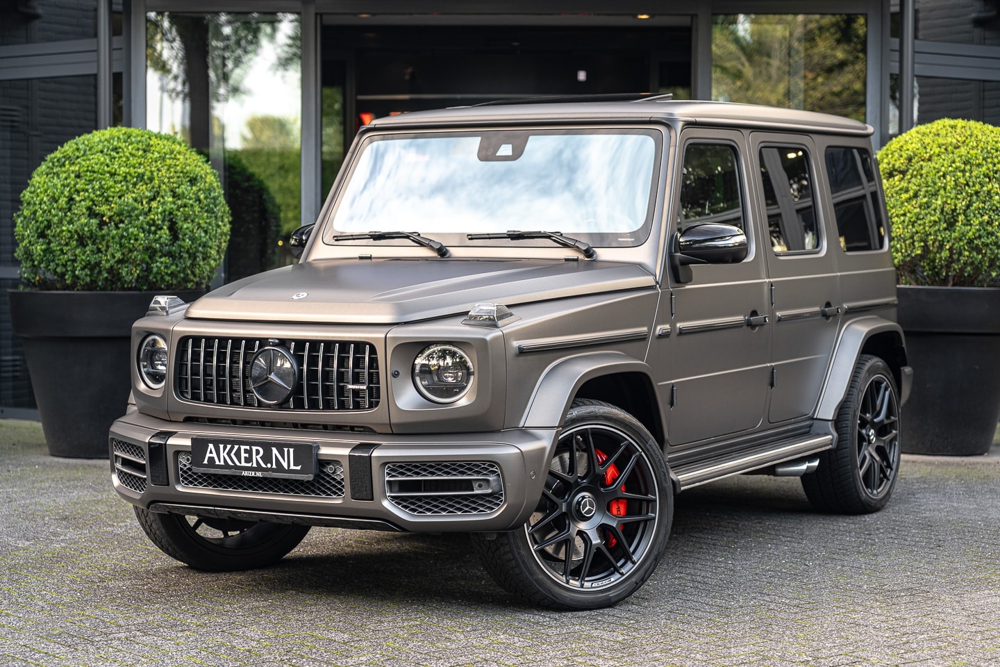 Mercedes-Benz G-klasse - G63 AMG | Nightpakket | Leder Exclusief | Massage | 240 km/h | Ride Control - AutoWereld.nl