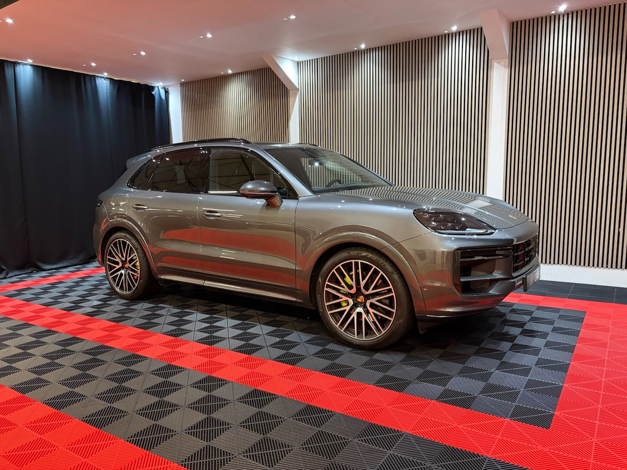 Porsche Cayenne - Porsche Cayenne 3.0 V6 462pk E-hybrid Sport Chrono+ Passenger Display Pano 360C 4Wiel best - AutoWereld.nl