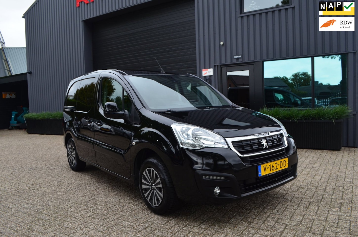 Peugeot Partner - 120 1.6 BlueHDi 100 L1 Première S&S | Trekhaak | Nieuwe riem - AutoWereld.nl